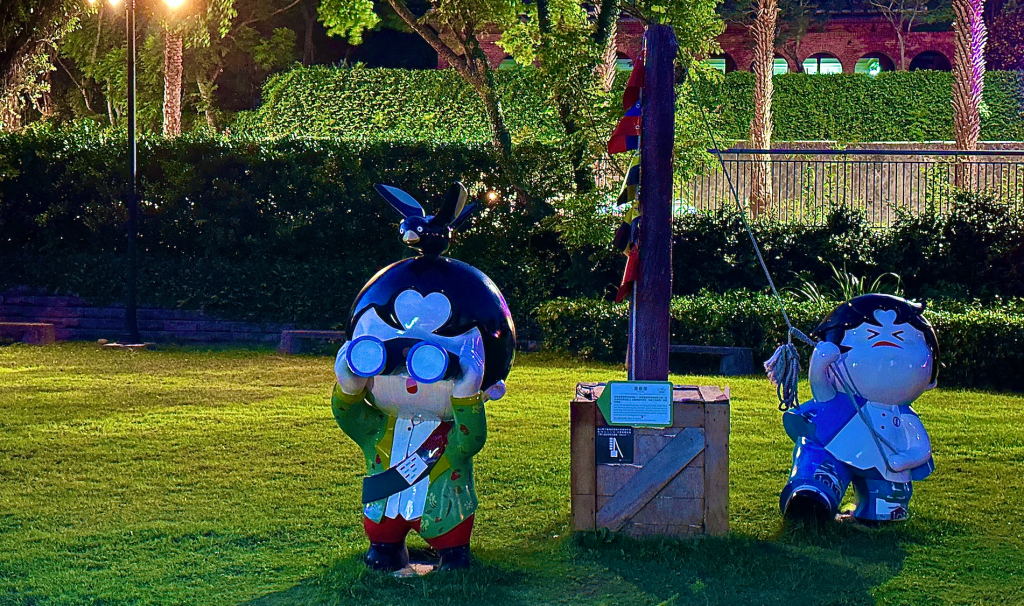 AI 眼鏡與精實大型語言模型：共創策略 (N=1, R=N)，實現信任與創新  AI Glasses with “Lean LLM” : A Co-Creation Strategy concept (N=1 and R=N) Trust＆Innovation