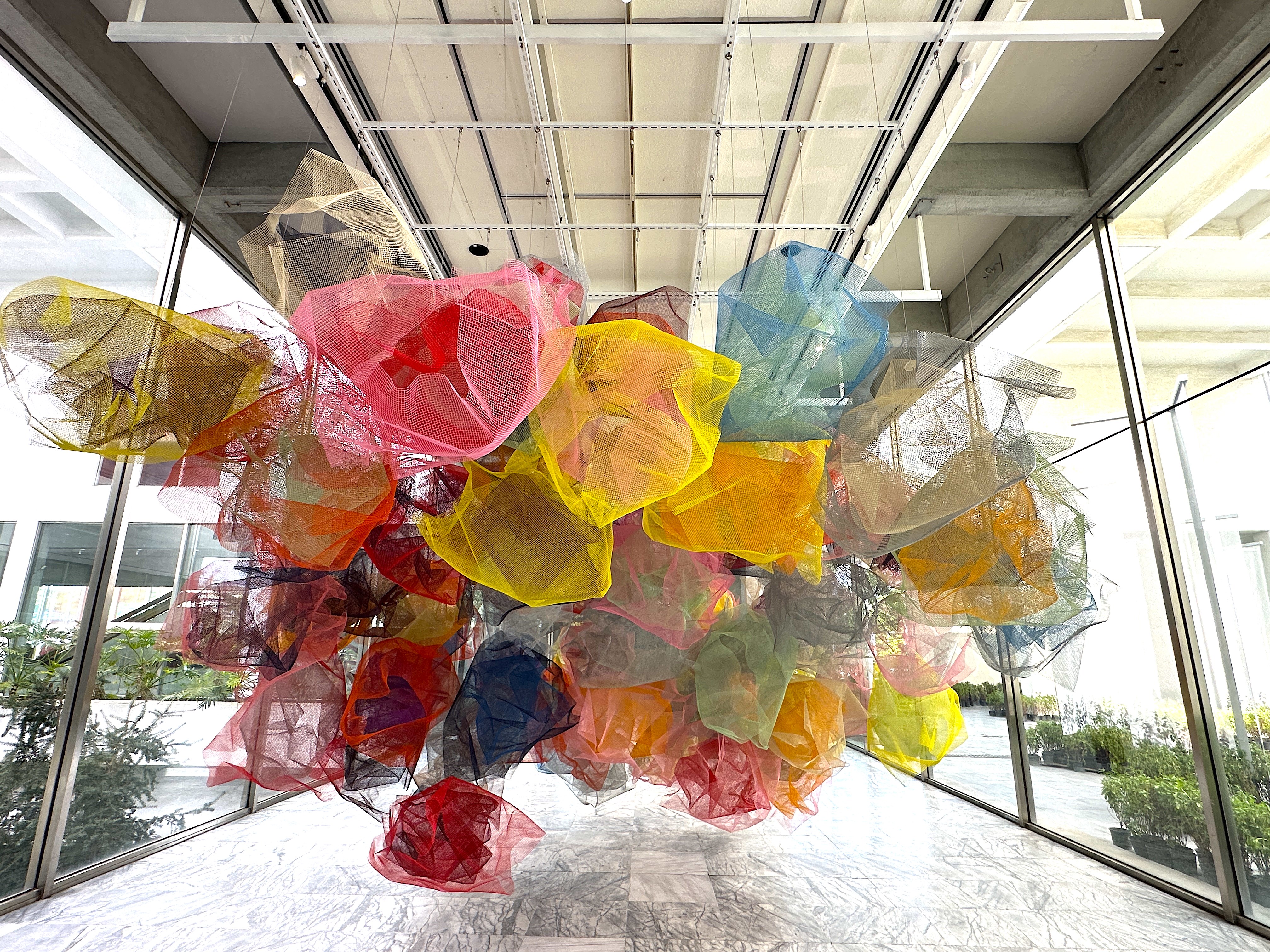 Reconstructing “Token” the Fifth Dimension as an “Information-Relational Manifold” – Like Installing a Mirror   “Token”第五維度重構為「信息—關聯流形」- 探索物理的一面鏡子